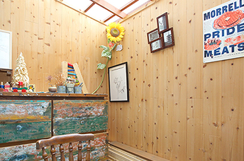 シンボルツリーのあるオシャレなパン屋
