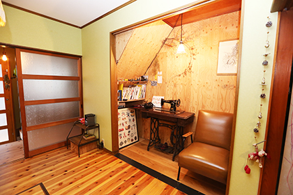 シンボルツリーのあるオシャレなパン屋