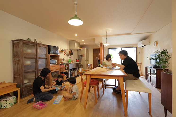 無垢材と古建具にこだわったアンティークの似合うお家