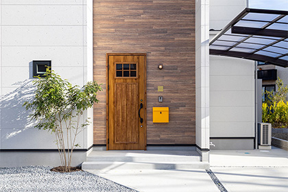 おしゃれな黄色のポスト