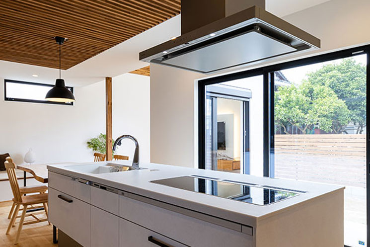 キッチンから見える中庭