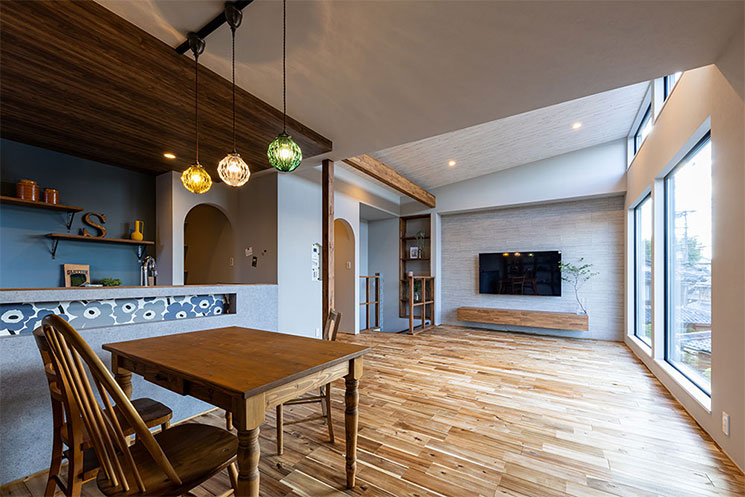 木をたっぷり使ったリビング