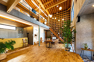 ありとあらゆる木を使った家